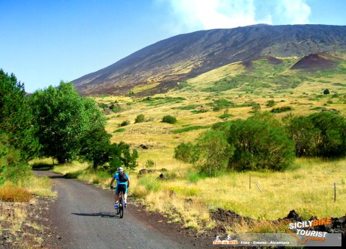 Esperienze Mountain Biking - Etna Mountain Bike Tour - © Sicily Bike Tourist Service 03